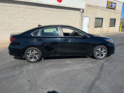 Used 2020 Kia Forte LXS image 9