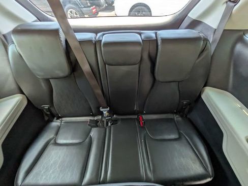 Used 2023 Kia Carnival EX FWD image 16
