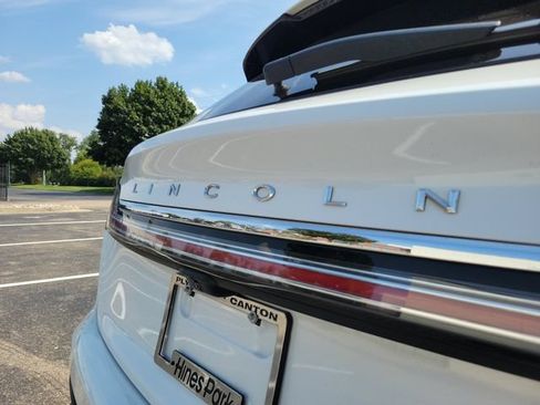Used 2023 Lincoln Nautilus Reserve AWD/4WD image 33
