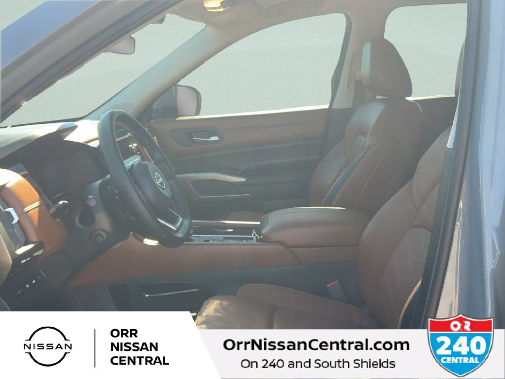 Used 2025 Nissan Pathfinder Platinum w/ Cargo Package FWD image 17