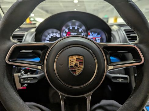 Used 2016 Porsche Boxster Spyder image 27