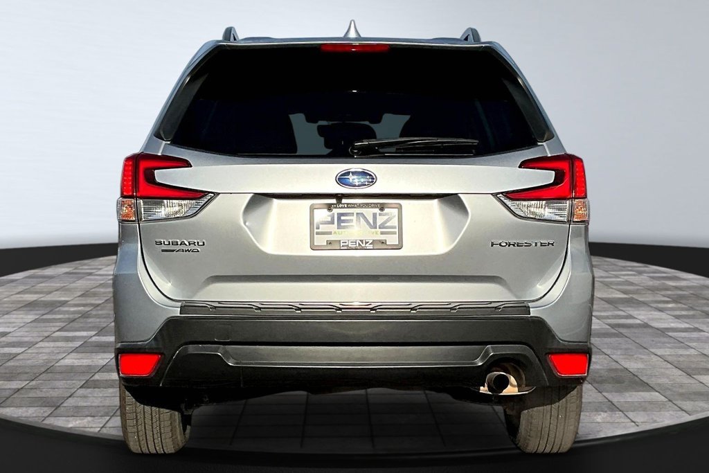 Used 2019 Subaru Forester Premium AWD/4WD image 5