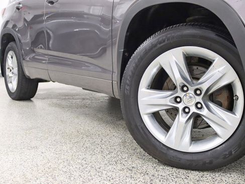Used 2014 Toyota Highlander Limited w/ Driver Technology Package image 4