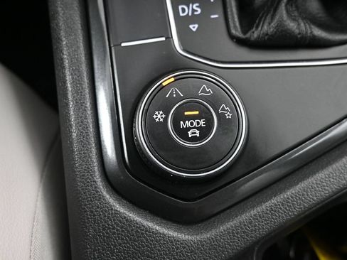 Used 2019 Volkswagen Tiguan SE w/ Panoramic Sunroof Package AWD/4WD image 24