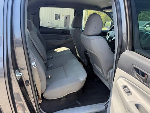 Used 2013 Toyota Tacoma PreRunner w/ SR5 Pkg image 15