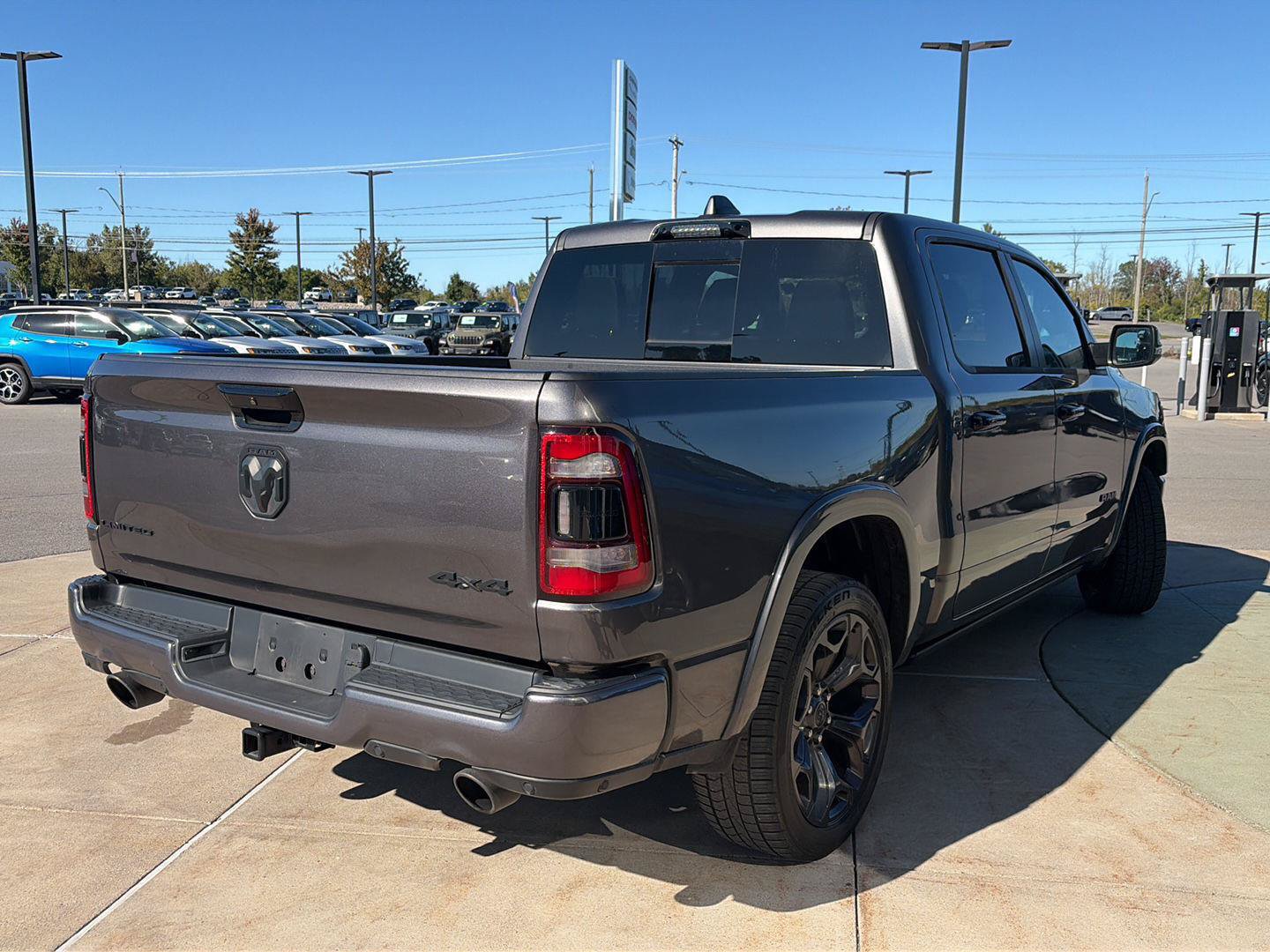 Used 2023 RAM 1500 Limited AWD/4WD image 2