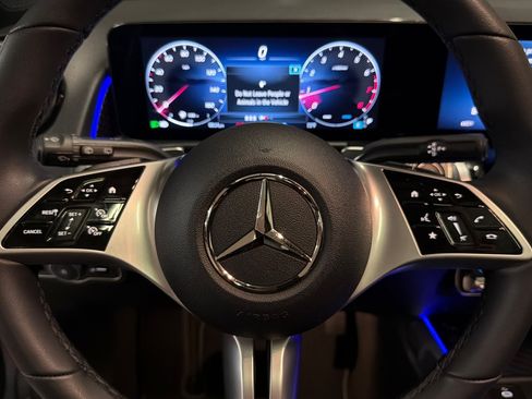 Used 2026 Mercedes-Benz GLB 250 image 21