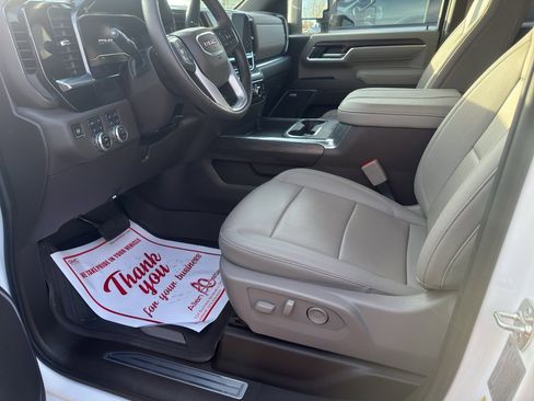 Used 2025 GMC Sierra 2500 SLT w/ SLT Premium Package image 11