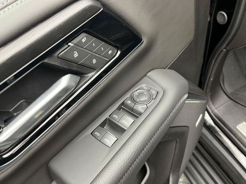 Certified 2025 GMC Yukon Denali w/ Sun & Power Step Package AWD/4WD image 8