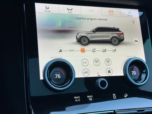 Used 2019 Land Rover Range Rover Velar R-Dynamic SE image 24