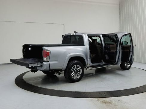 Used 2019 Toyota Tacoma Limited image 15