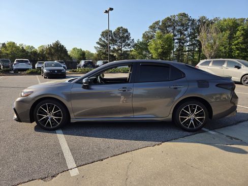Used 2024 Toyota Camry SE image 8