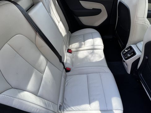 Used 2023 Volvo XC40 B5 Plus image 38