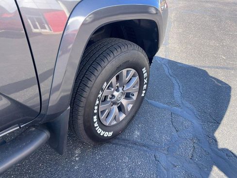 Used 2019 Toyota Tacoma SR5 AWD/4WD image 6