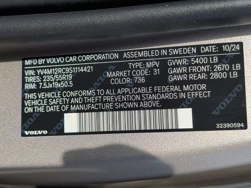 Used 2025 Volvo XC60 B5 Plus AWD/4WD image 40