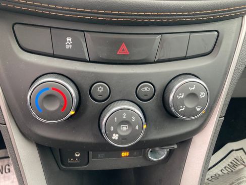 Used 2022 Chevrolet Trax LT w/ Driver Confidence Package image 25