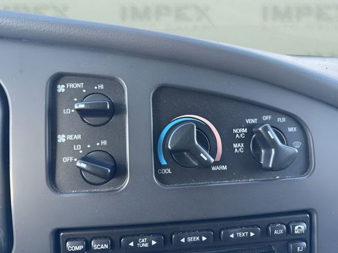 Used 2007 Ford E-350 and Econoline 350 XLT image 16