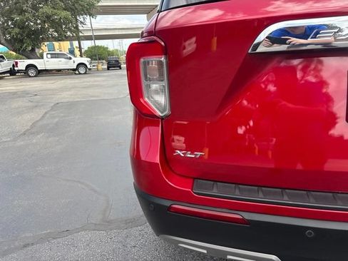 Used 2023 Ford Explorer XLT w/ Equipment Group 202A RWD image 7