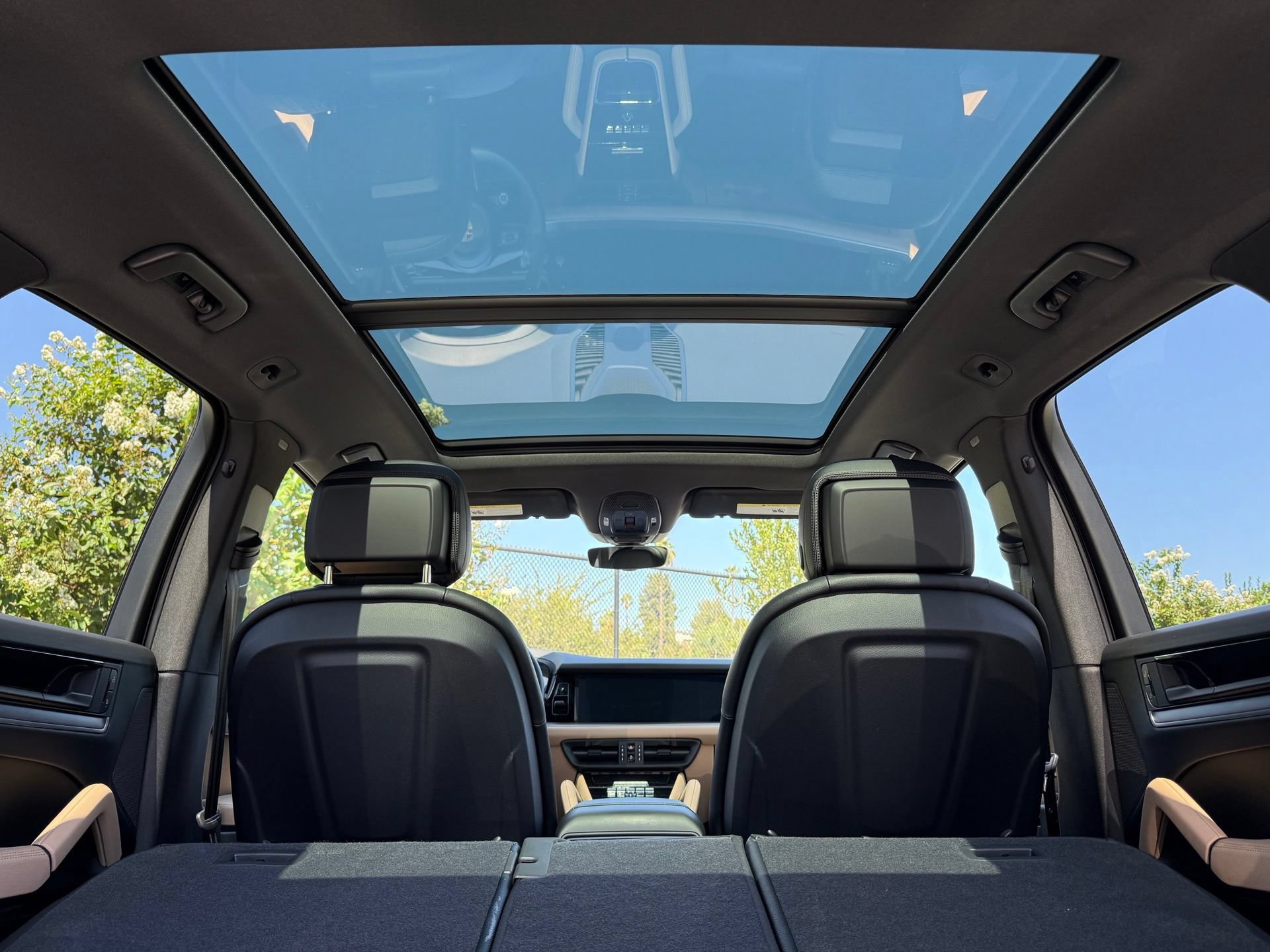 Certified 2024 Porsche Cayenne AWD/4WD image 35