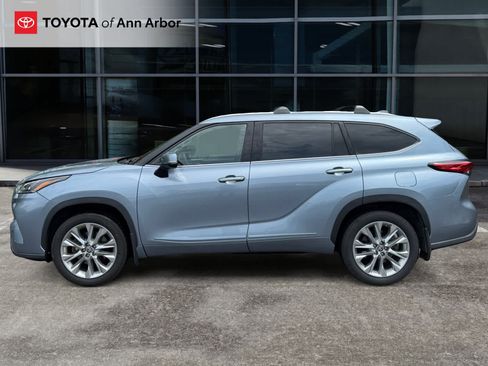 Used 2023 Toyota Highlander Limited AWD/4WD image 10
