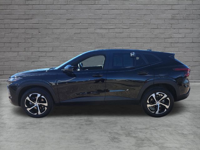 Used 2025 Chevrolet Trax RS FWD image 2