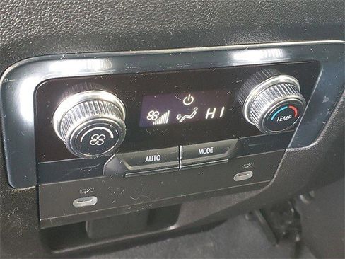 Certified 2024 GMC Yukon XL SLE w/ Gmc Pro Safety Plus Package image 10