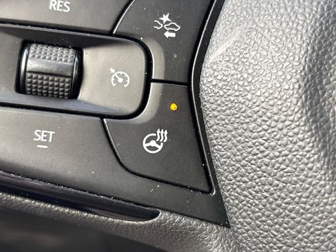 Certified 2024 Chevrolet Trax RS image 21