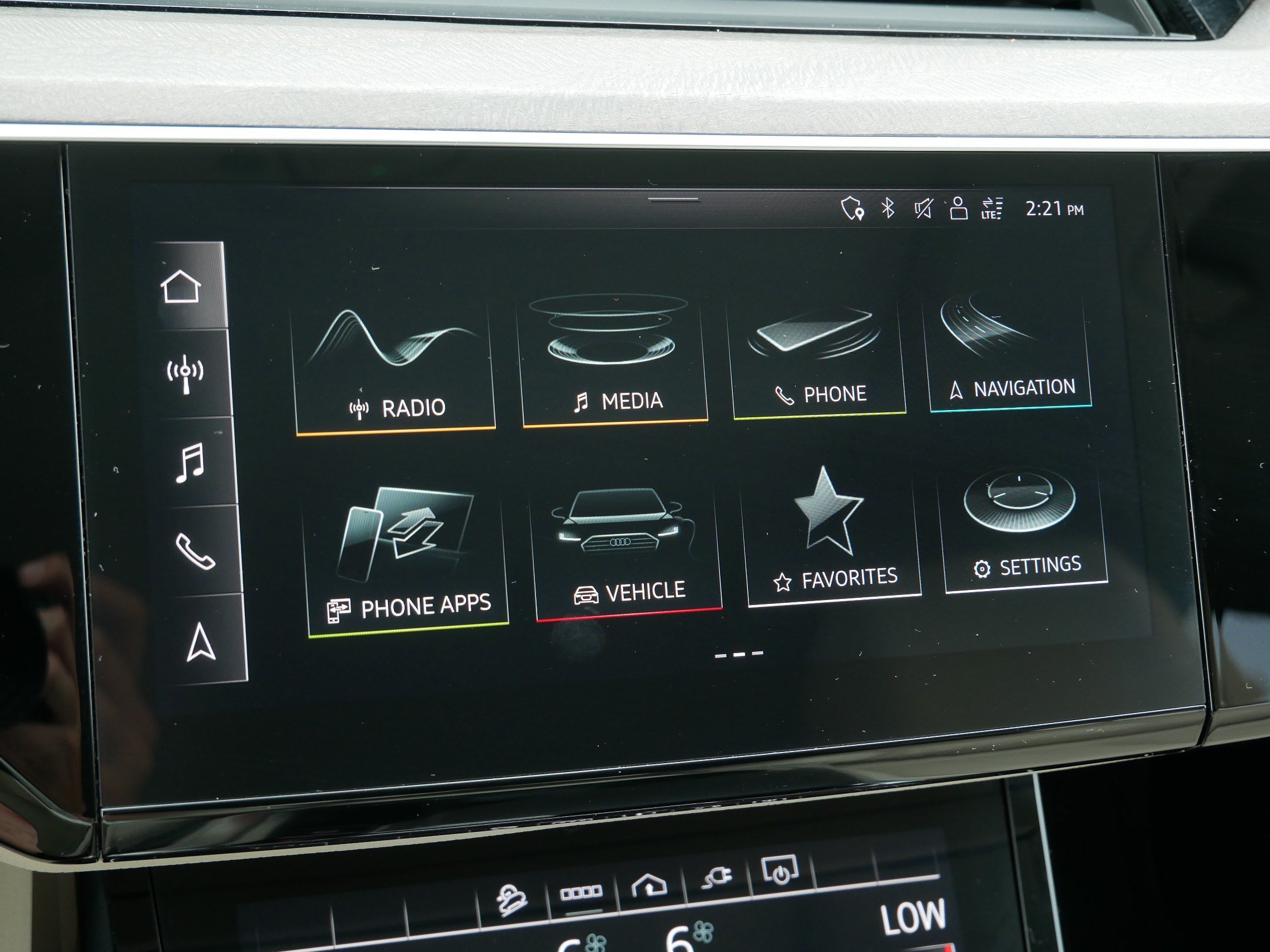 Used 2024 Audi Q8 e-tron Premium Plus w/ Premium Plus Package AWD/4WD image 22