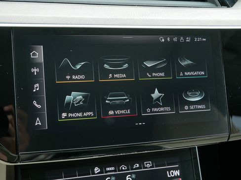 Used 2024 Audi Q8 e-tron Premium Plus w/ Premium Plus Package AWD/4WD image 22