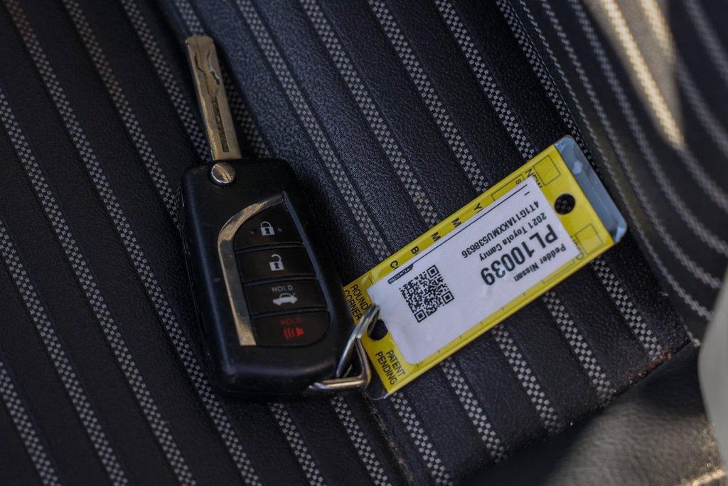 Used 2021 Toyota Camry SE FWD image 31