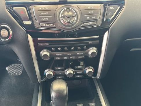 Used 2017 Nissan Pathfinder SV AWD/4WD image 14