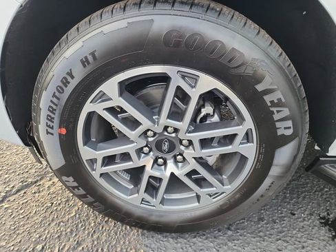 New 2025 Ford Expedition Active image 40