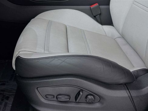 Used 2025 Porsche Cayenne image 12