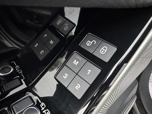 Used 2020 Land Rover Range Rover Velar S image 26