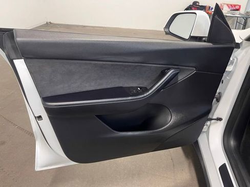 Used 2022 Tesla Model Y Long Range image 24