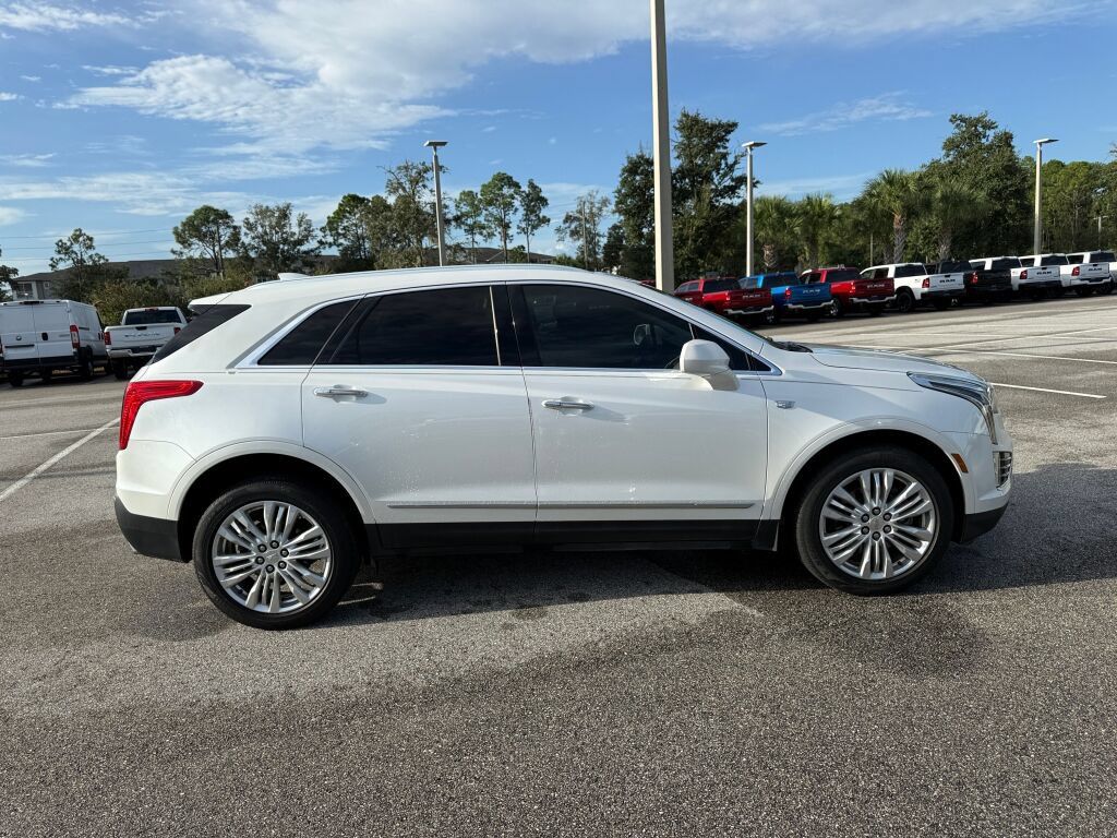 Used 2019 Cadillac XT5 Premium Luxury AWD/4WD image 2