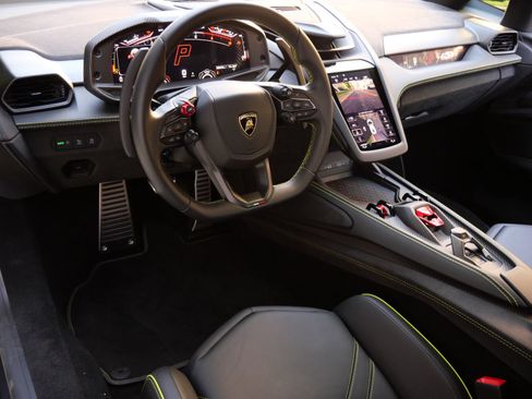 Used 2025 Lamborghini Revuelto AWD/4WD image 24
