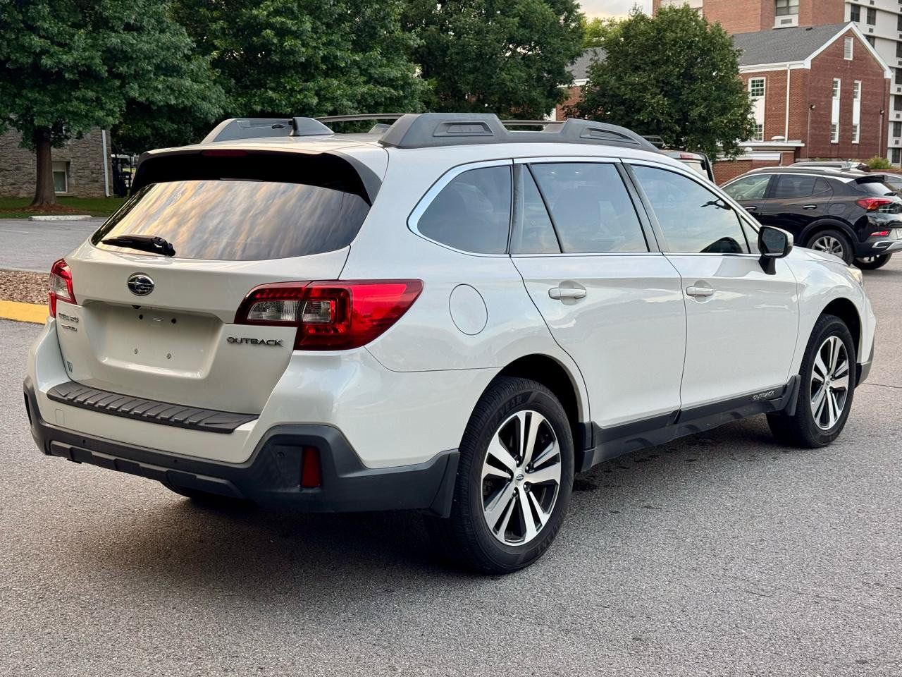 Used 2018 Subaru Outback 2.5i Limited AWD/4WD image 7