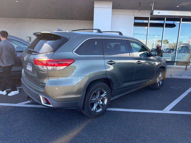 Used 2018 Toyota Highlander Limited Platinum AWD/4WD image 3