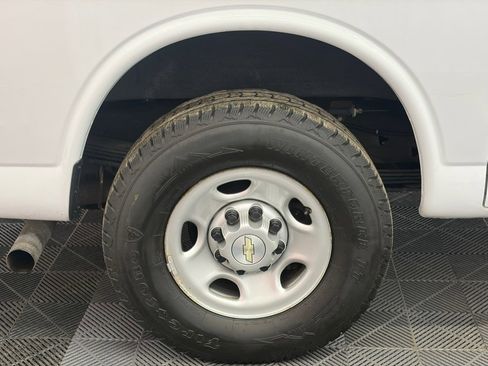 Used 2021 Chevrolet Express 3500 w/ Driver Convenience Package RWD image 33