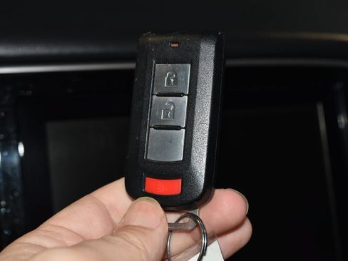Used 2020 Mitsubishi Outlander SE FWD image 18