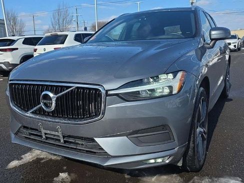 Used 2021 Volvo XC60 T5 Momentum w/ Premium Package image 3