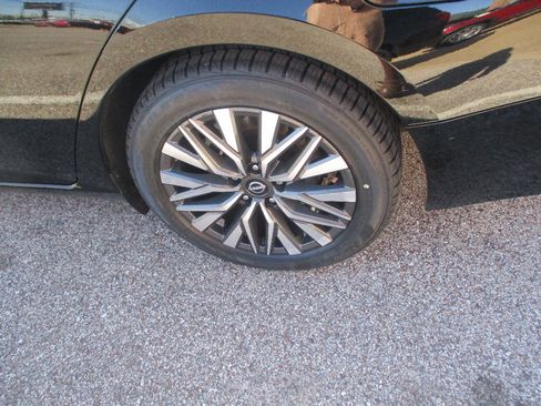 Used 2024 Nissan Altima 2.5 SV image 21