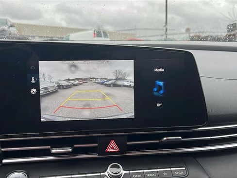 Used 2024 Hyundai Elantra SEL image 16