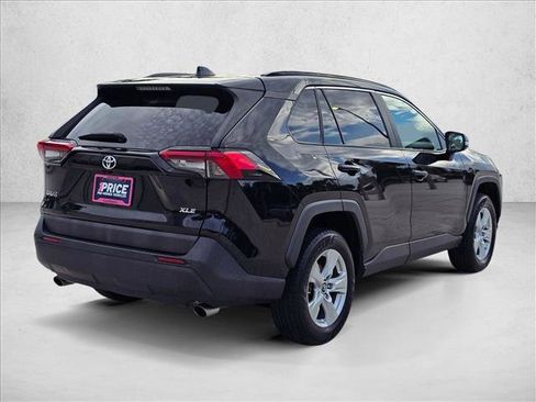 Used 2019 Toyota RAV4 XLE FWD image 5