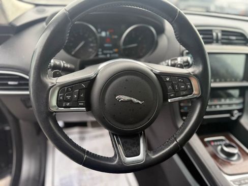 Used 2019 Jaguar F-PACE Prestige image 26