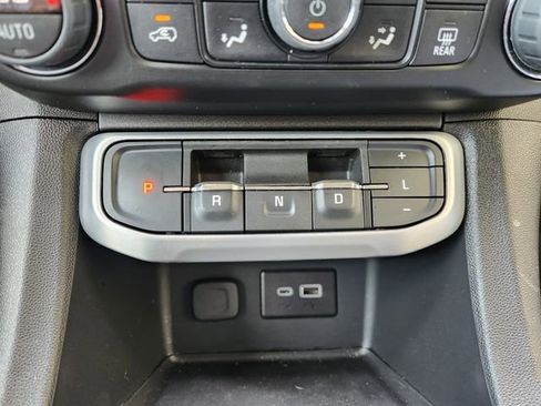 Certified 2023 GMC Acadia SLE w/ Driver Convenience Package image 20