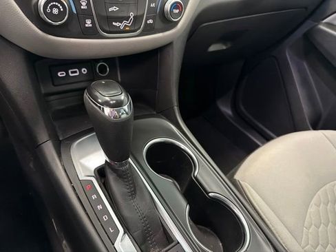 Used 2020 Chevrolet Equinox LS FWD image 19