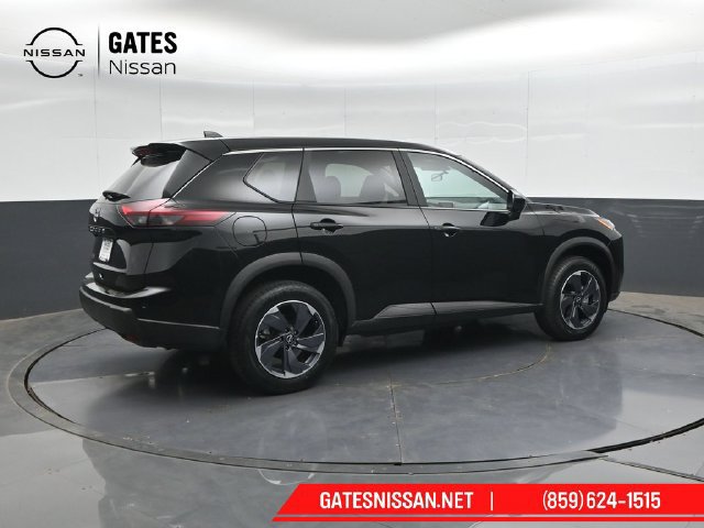 Used 2026 Nissan Rogue SV FWD image 2