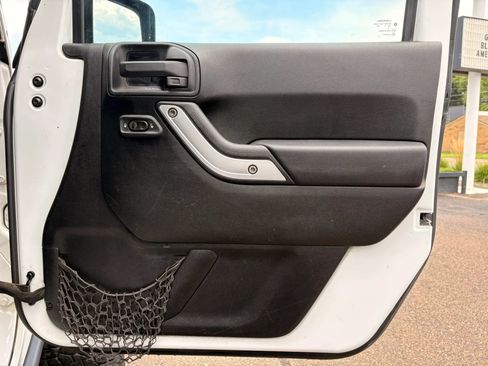 Used 2013 Jeep Wrangler Rubicon w/ PWR Convenience Group AWD/4WD image 9